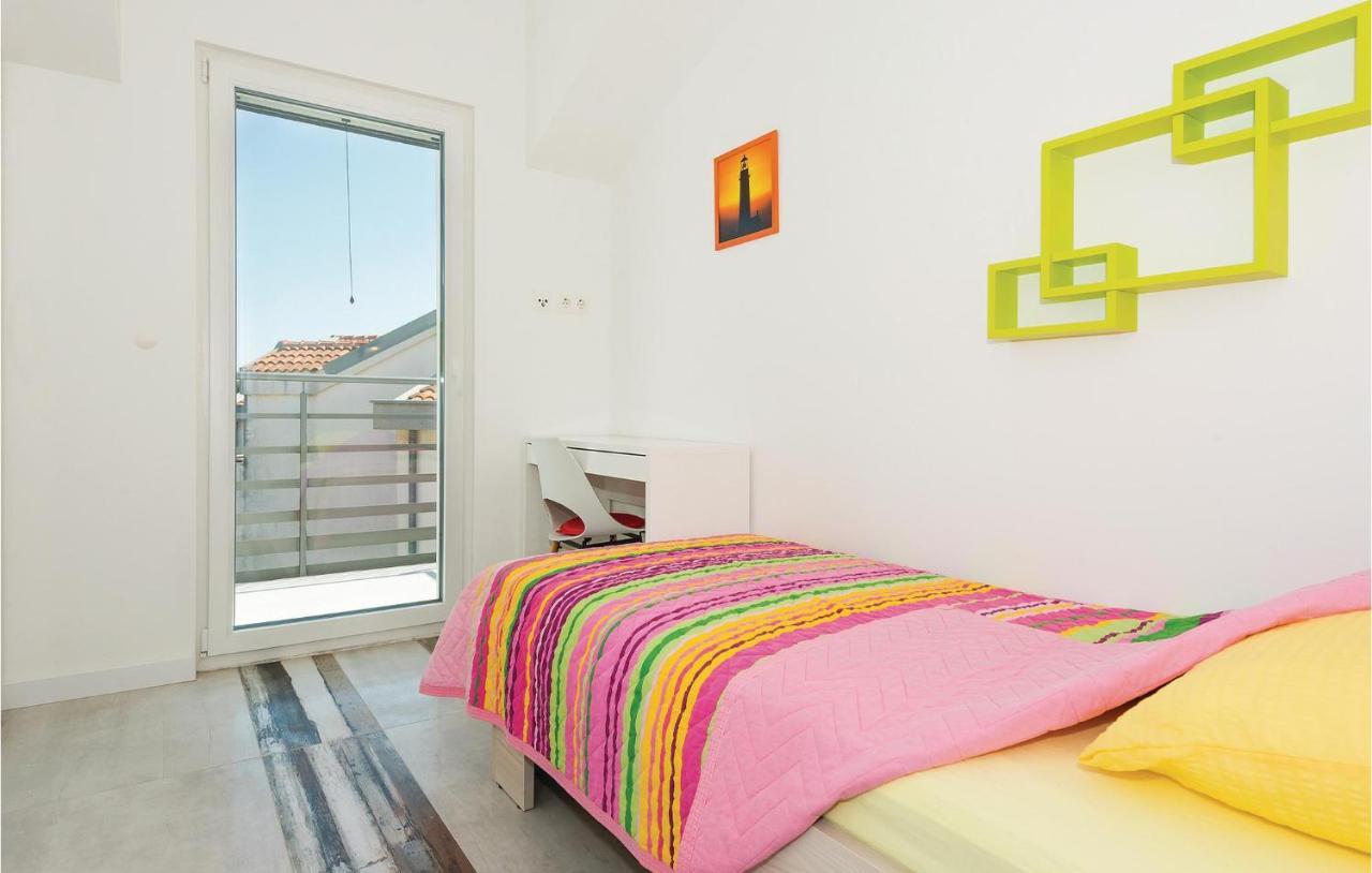 Cozy Apartment In Brodarica With Wifi Exterior foto