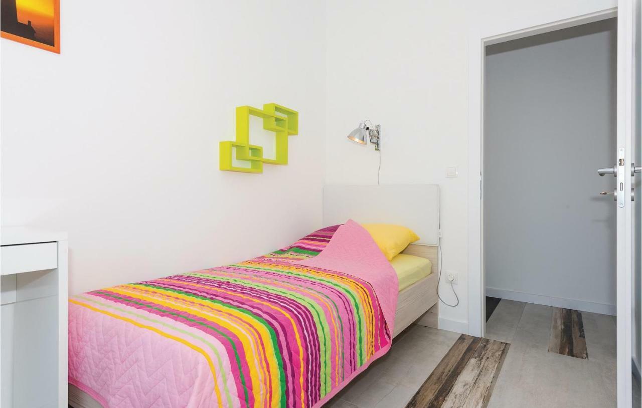 Cozy Apartment In Brodarica With Wifi Exterior foto